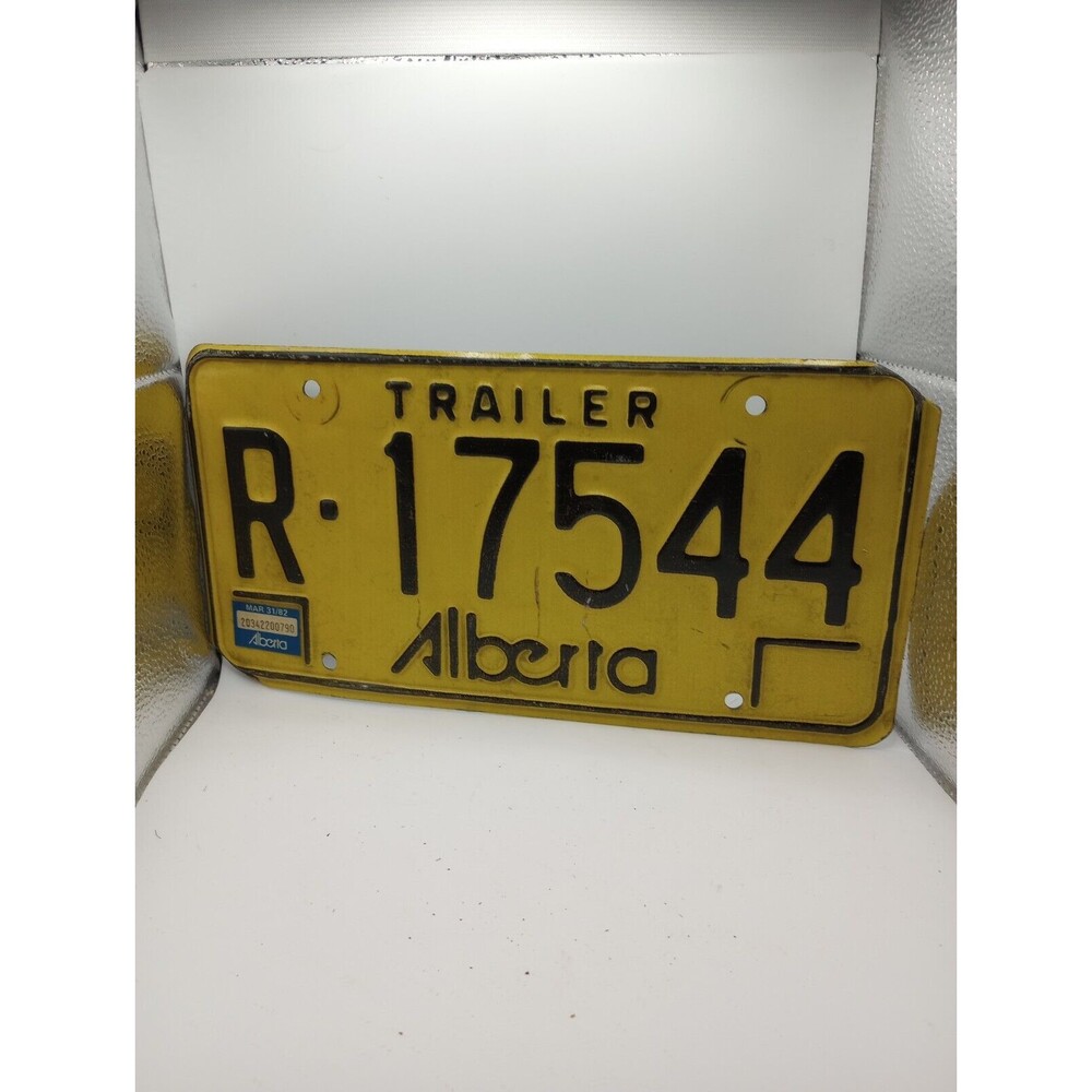 Alberta 1982 License Plate Trailer Vintage Canada Canadian Yellow Black